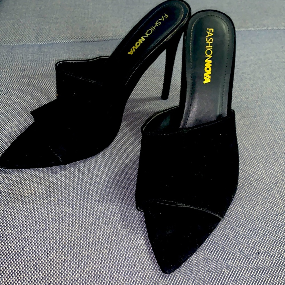 Pointed toe back heel size9